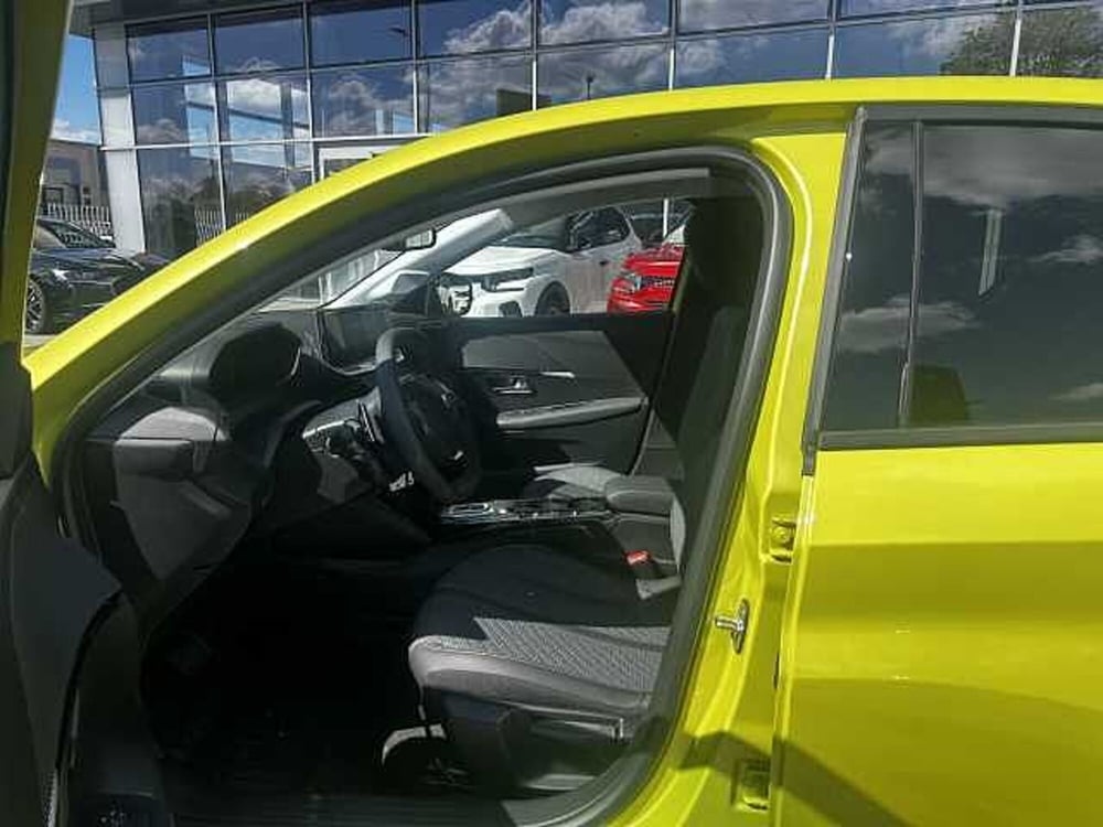 Peugeot 208 nuova a Milano (10)
