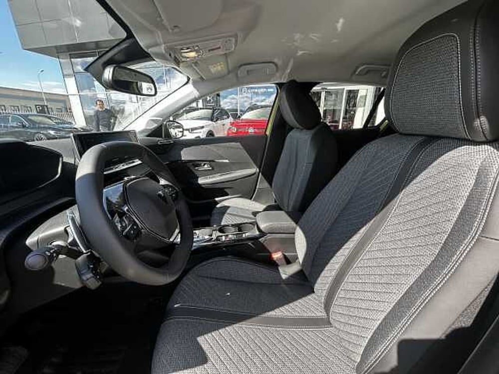 Peugeot 208 nuova a Milano (11)