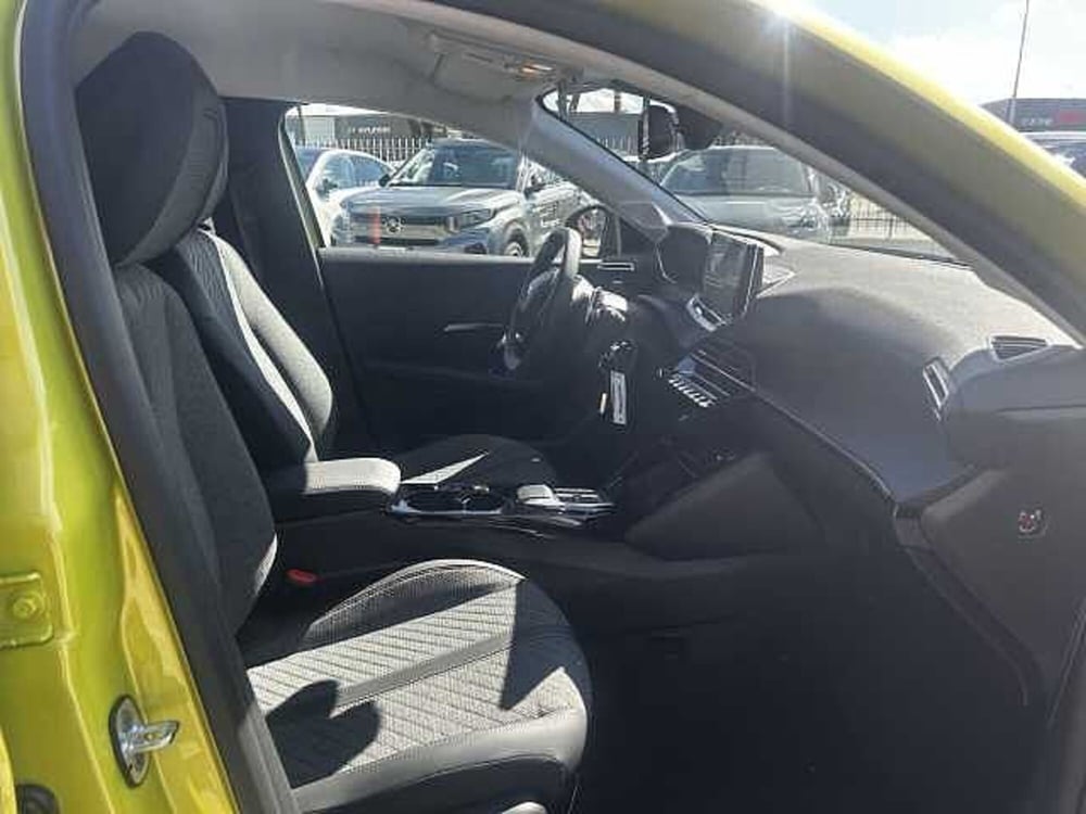 Peugeot 208 nuova a Milano (13)