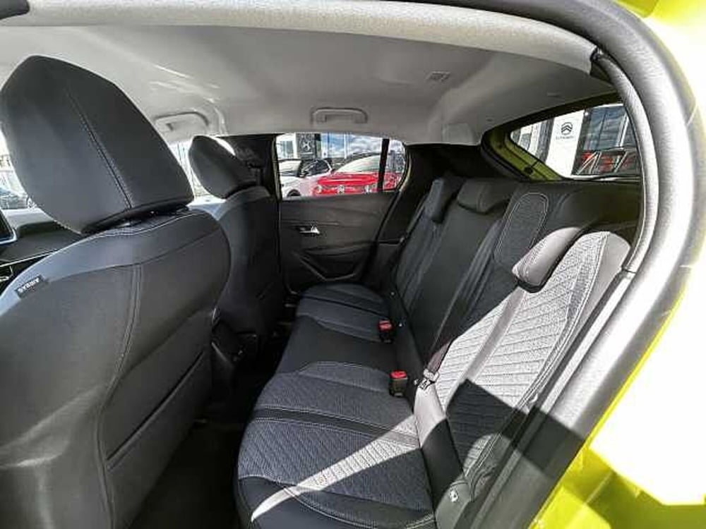 Peugeot 208 nuova a Milano (14)