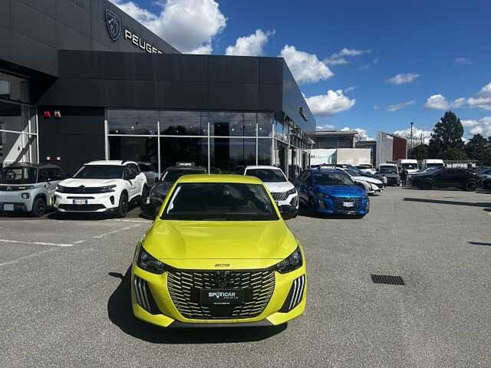 Peugeot 208 nuova a Milano (2)