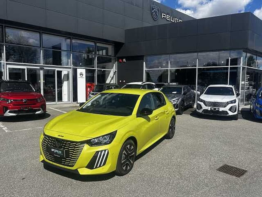 Peugeot 208 nuova a Milano (3)