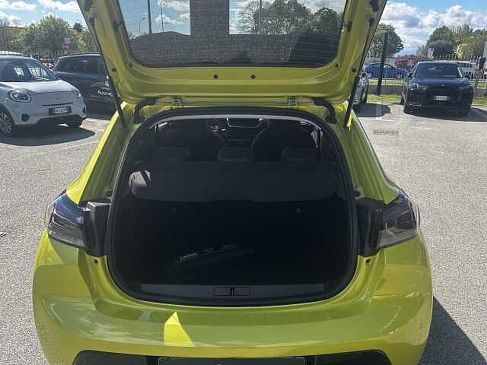 Peugeot 208 nuova a Milano (8)