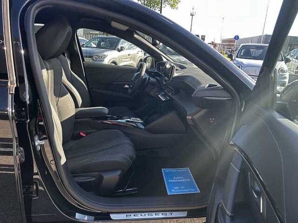 Peugeot 208 nuova a Milano (11)