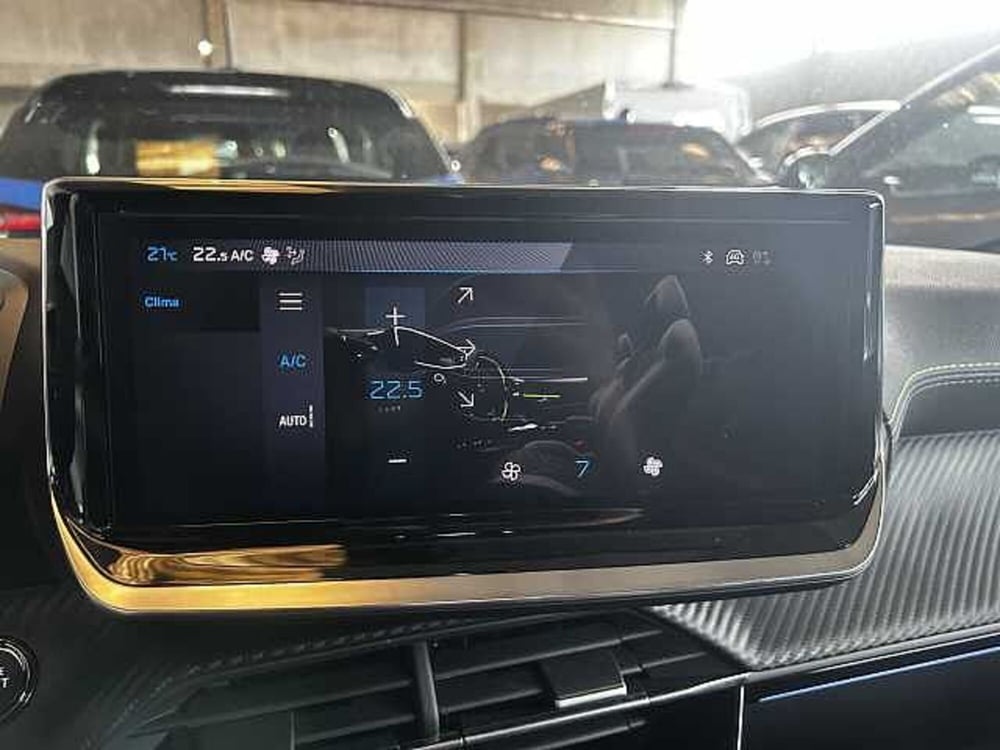 Peugeot 208 nuova a Milano (17)