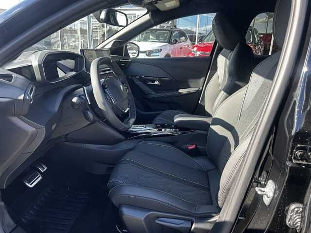 Peugeot 208 nuova a Milano (9)