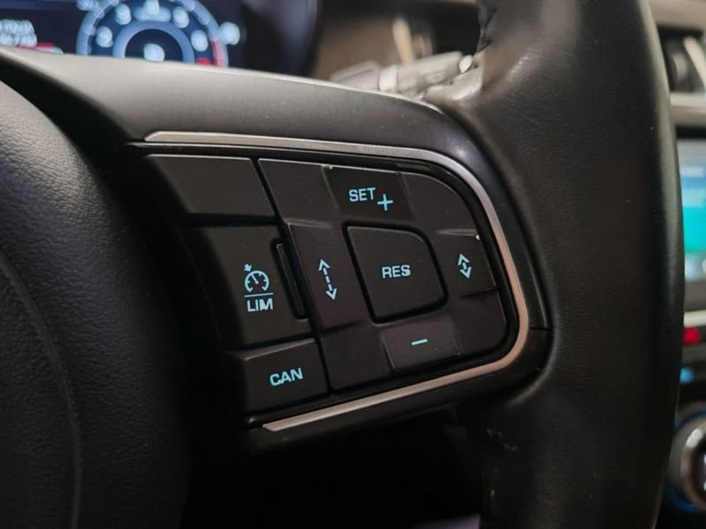 Jaguar E-Pace usata a Novara (15)