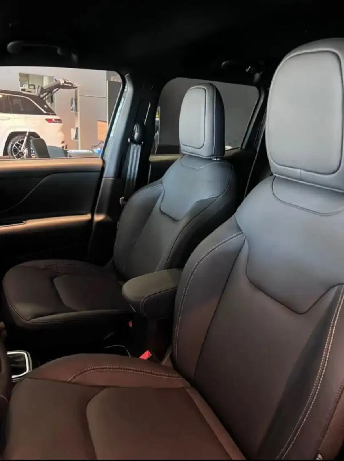 Jeep Renegade nuova a Latina (4)