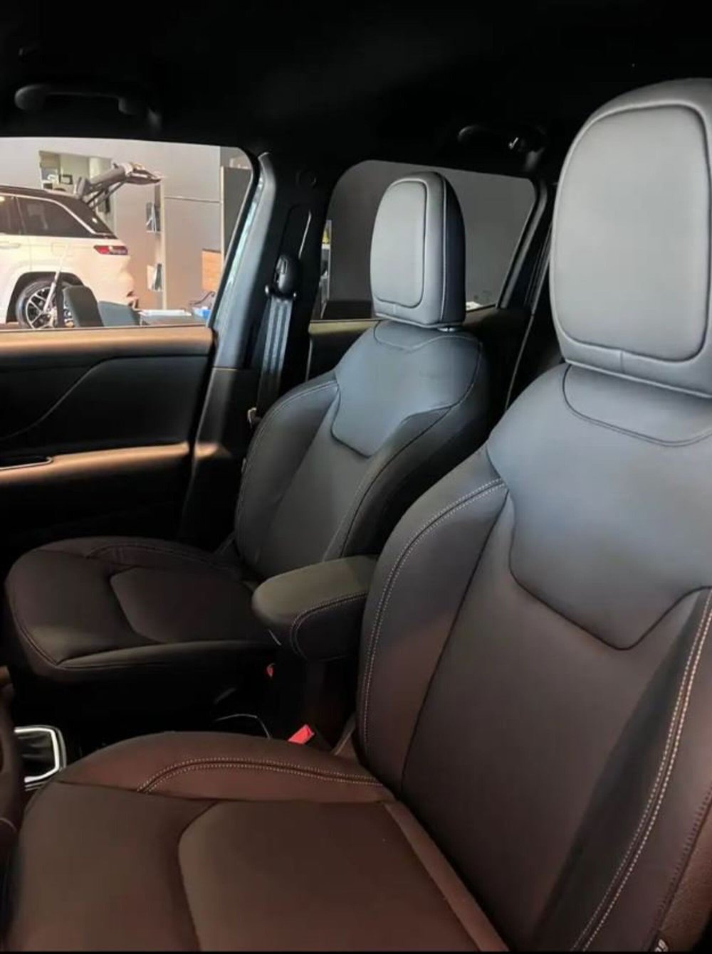 Jeep Renegade nuova a Latina (4)