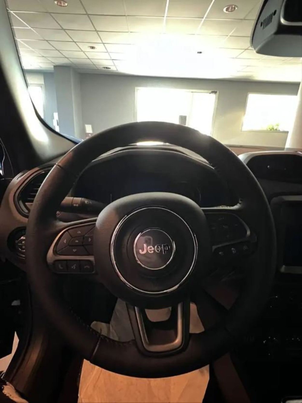 Jeep Renegade nuova a Latina (5)