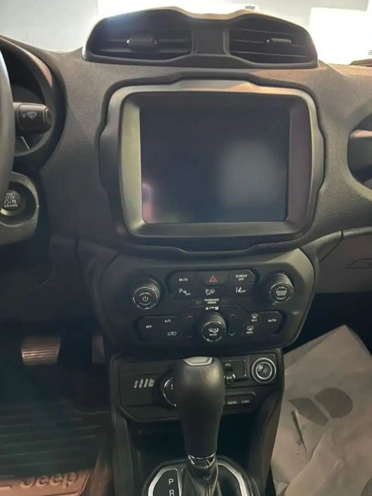Jeep Renegade nuova a Latina (6)