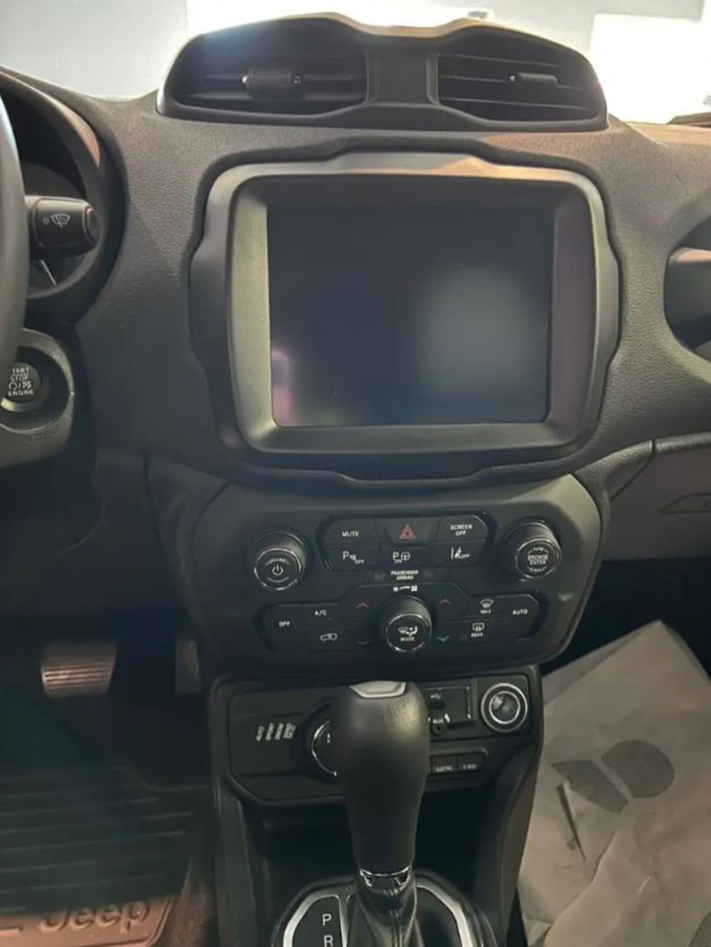 Jeep Renegade nuova a Latina (6)