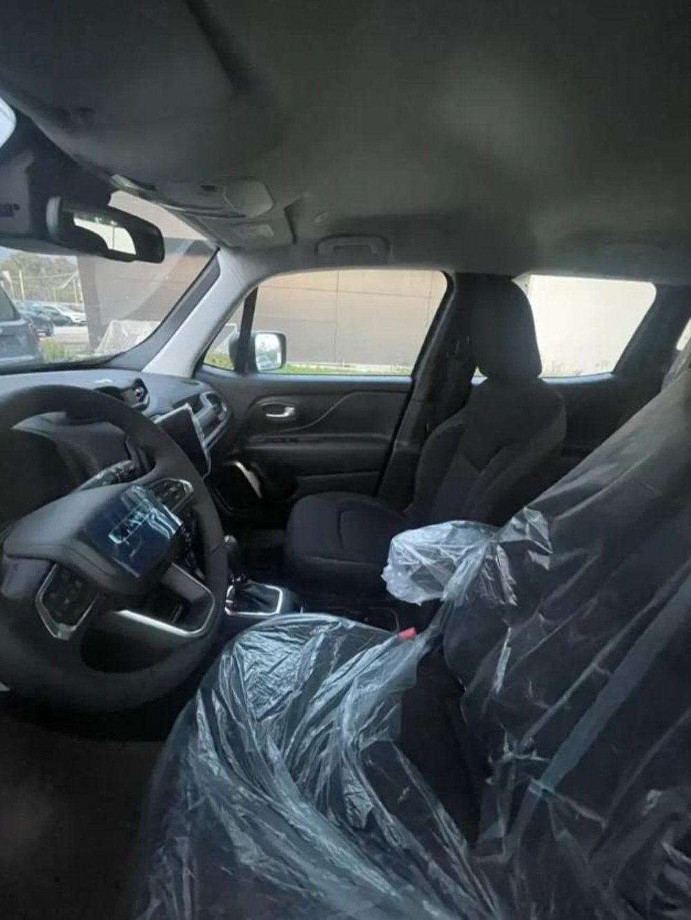 Jeep Renegade nuova a Latina (5)