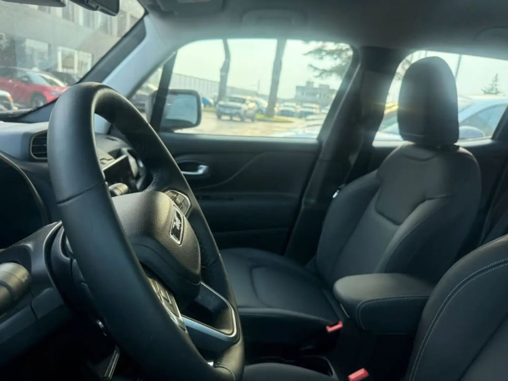 Jeep Renegade nuova a Latina (5)