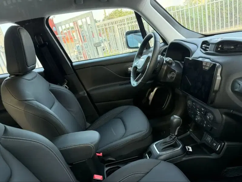 Jeep Renegade nuova a Latina (6)