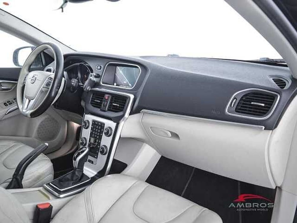 Volvo V40 Cross Country usata a Perugia (12)