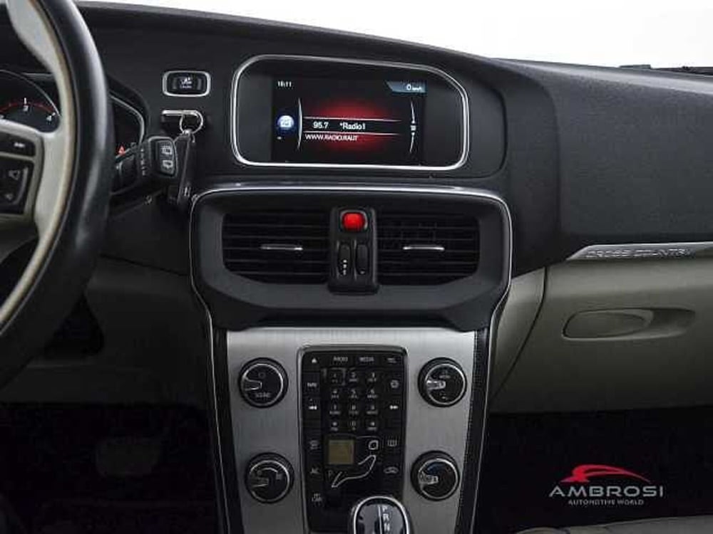 Volvo V40 Cross Country usata a Perugia (18)