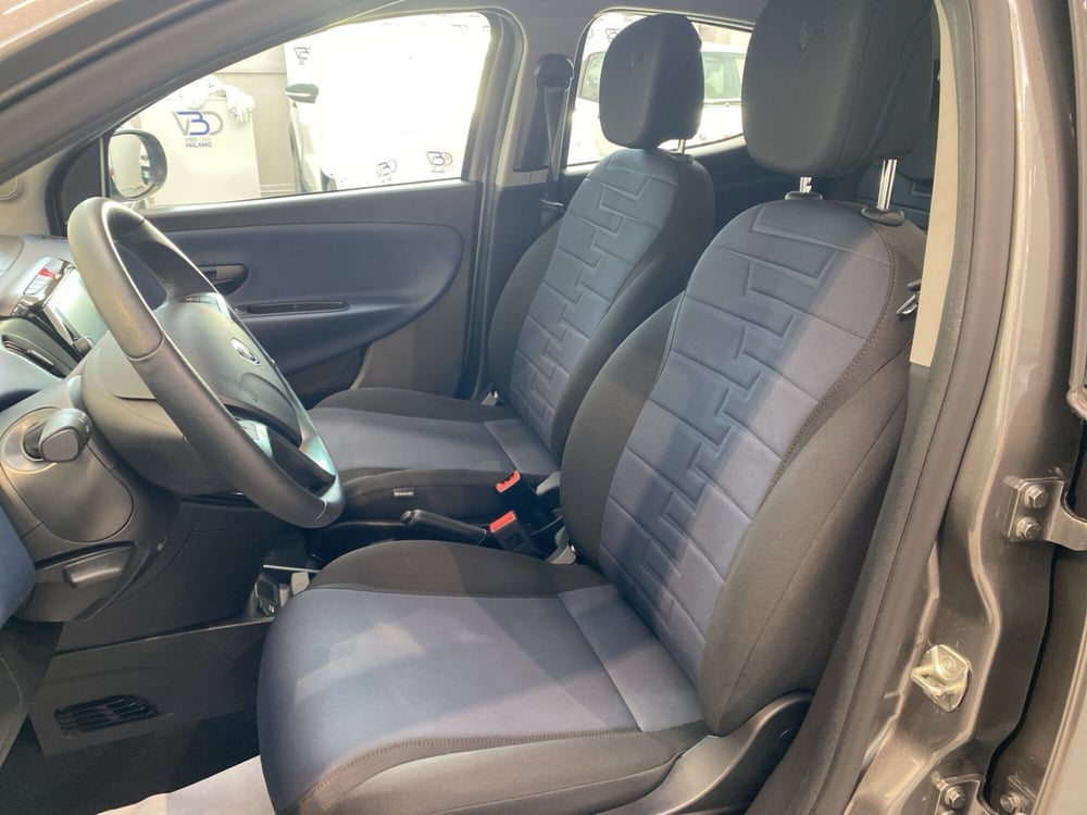 Lancia Ypsilon usata a Milano (10)