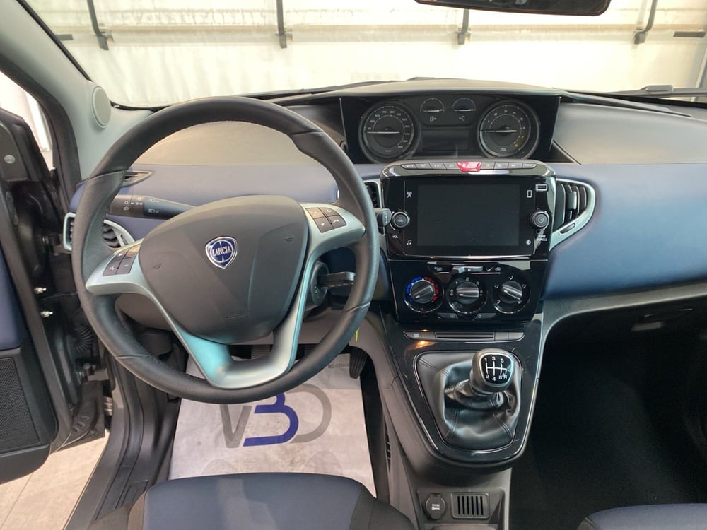 Lancia Ypsilon usata a Milano (11)