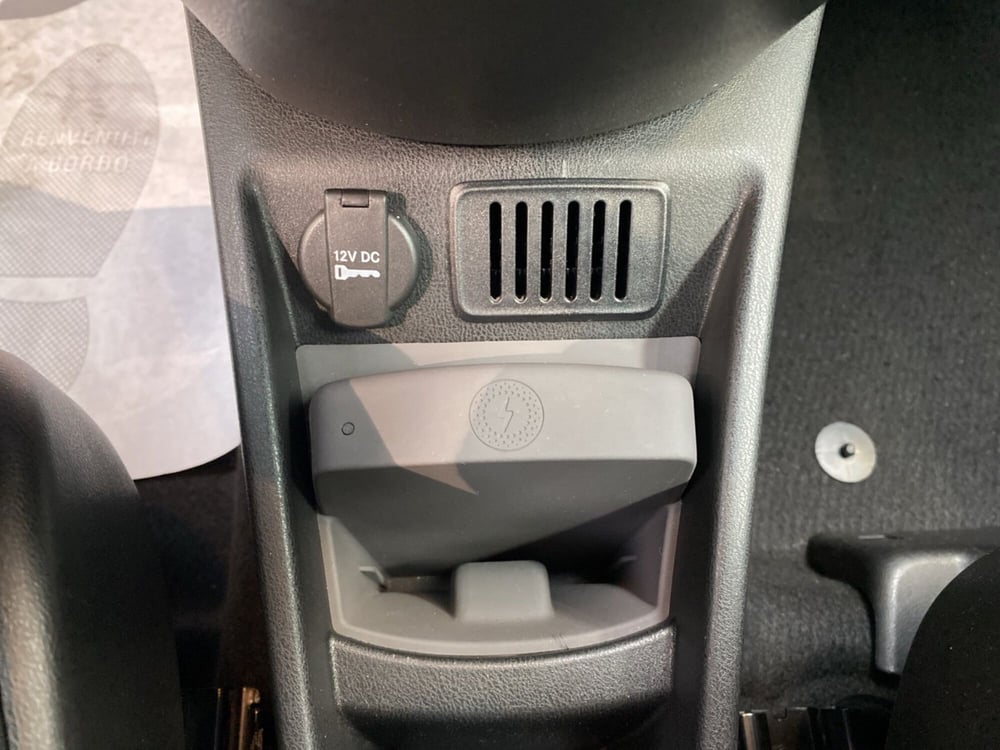 Lancia Ypsilon usata a Milano (15)