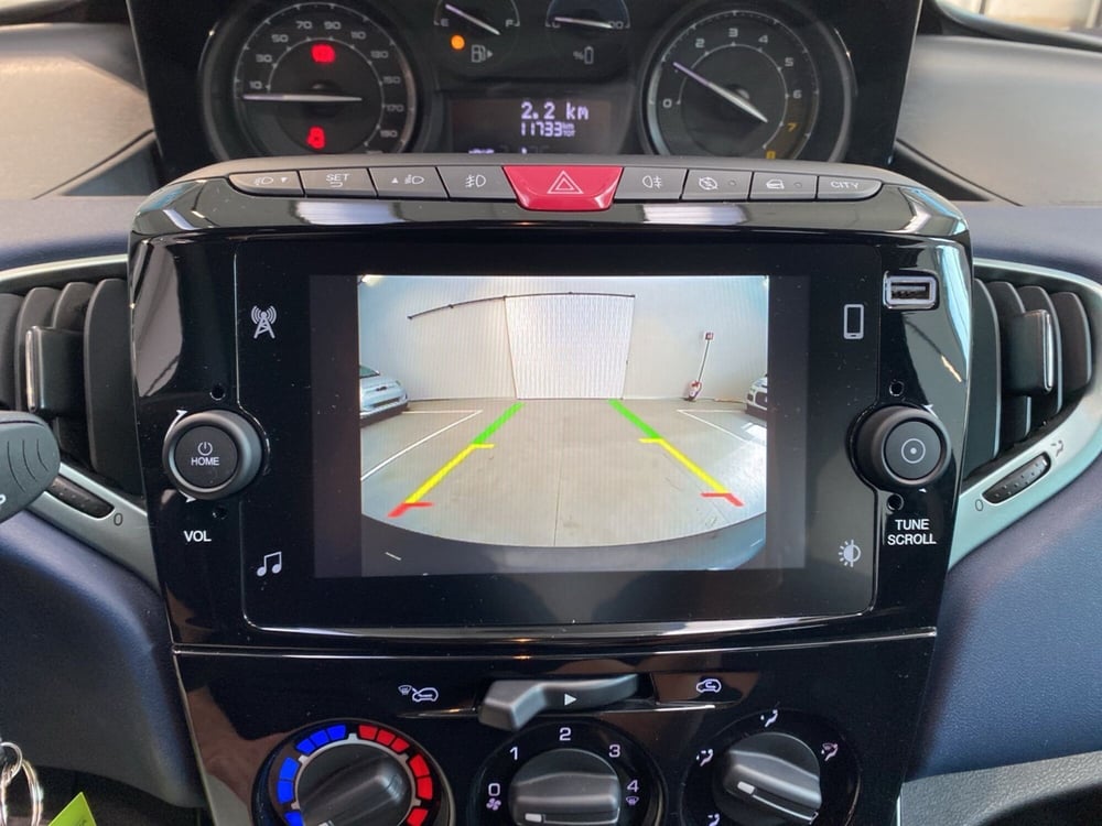 Lancia Ypsilon usata a Milano (17)