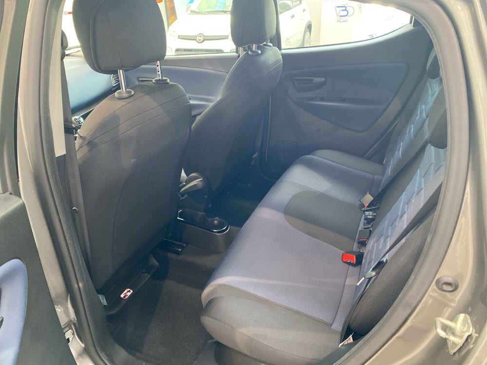 Lancia Ypsilon usata a Milano (18)
