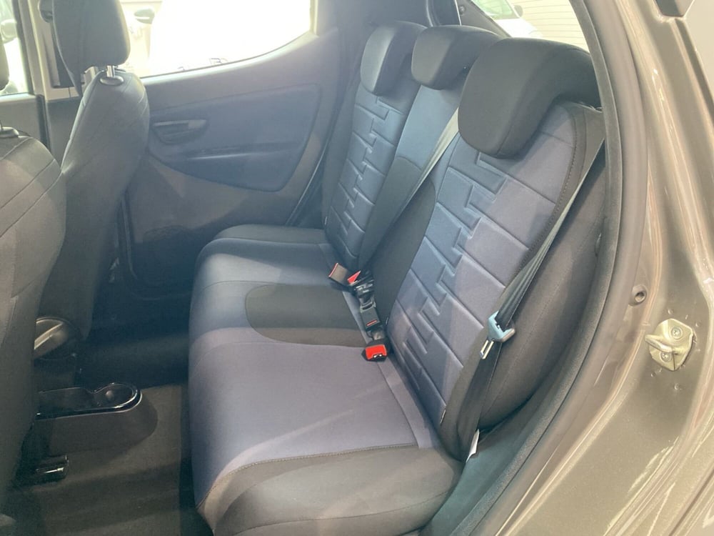 Lancia Ypsilon usata a Milano (19)