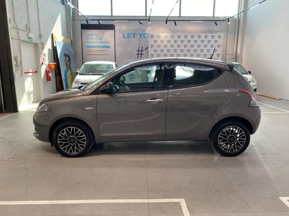 Lancia Ypsilon usata a Milano (2)