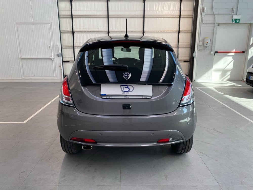 Lancia Ypsilon usata a Milano (4)