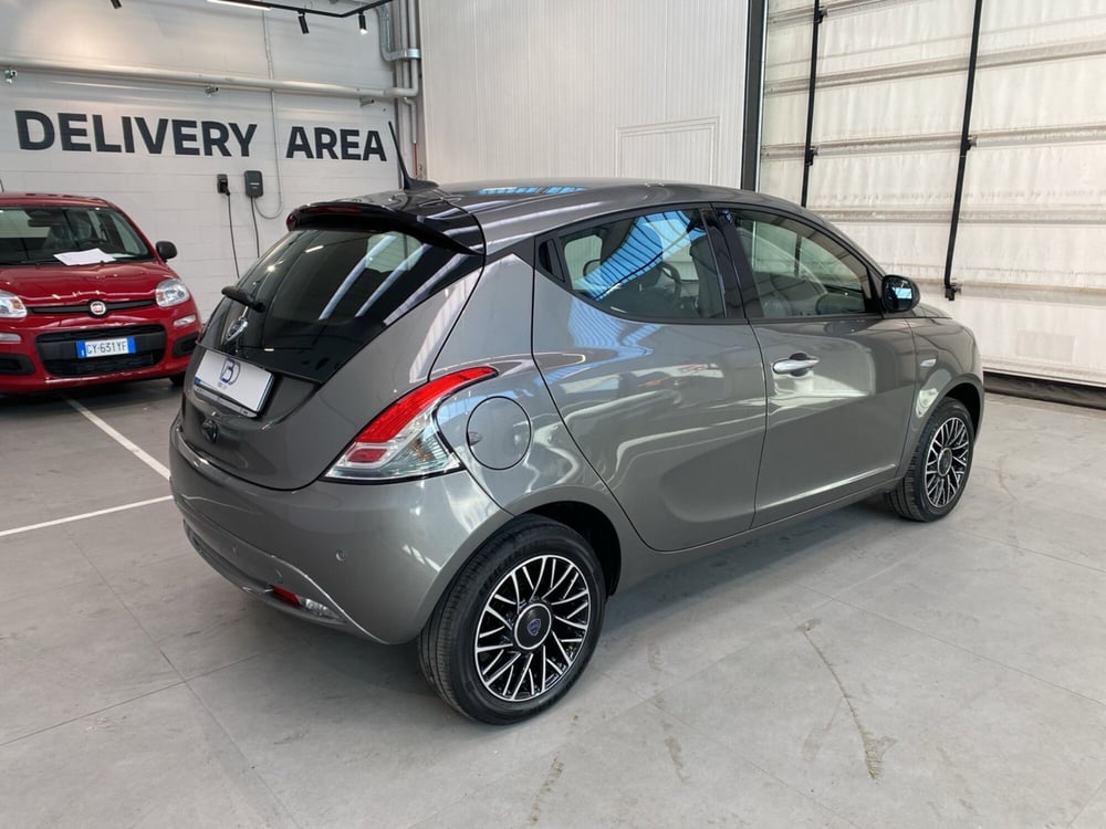 Lancia Ypsilon usata a Milano (5)