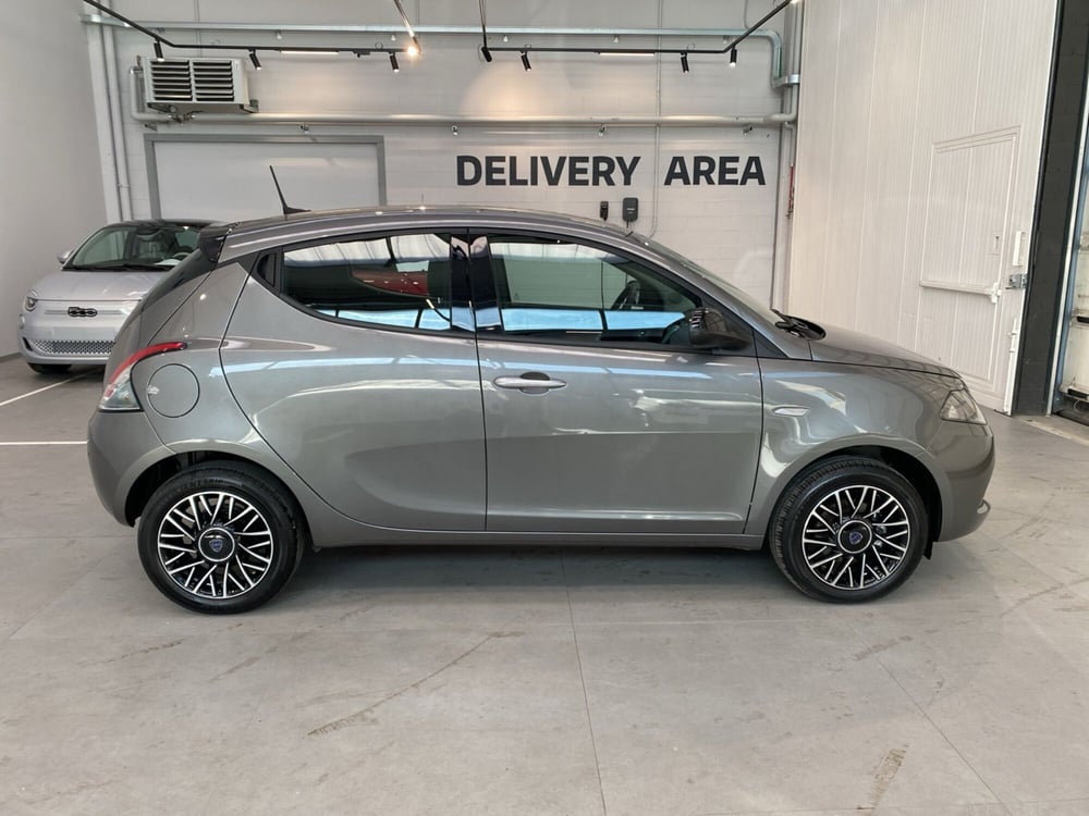 Lancia Ypsilon usata a Milano (6)