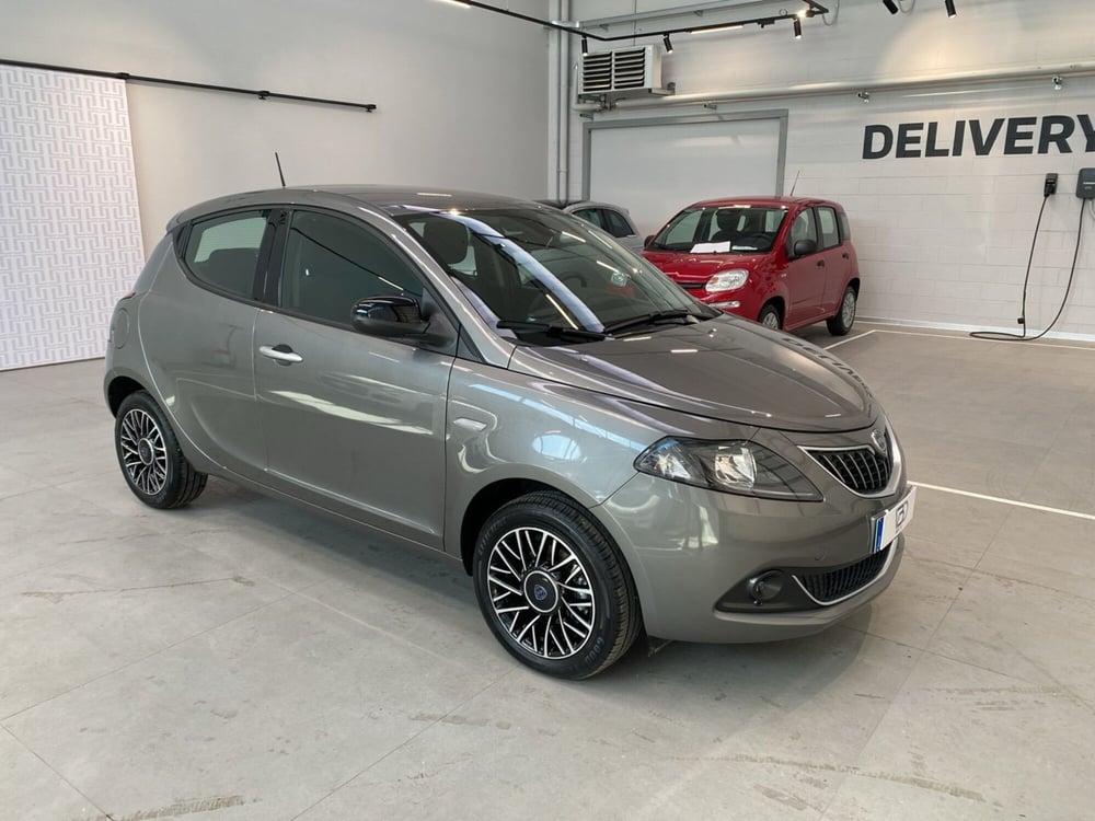 Lancia Ypsilon usata a Milano (7)
