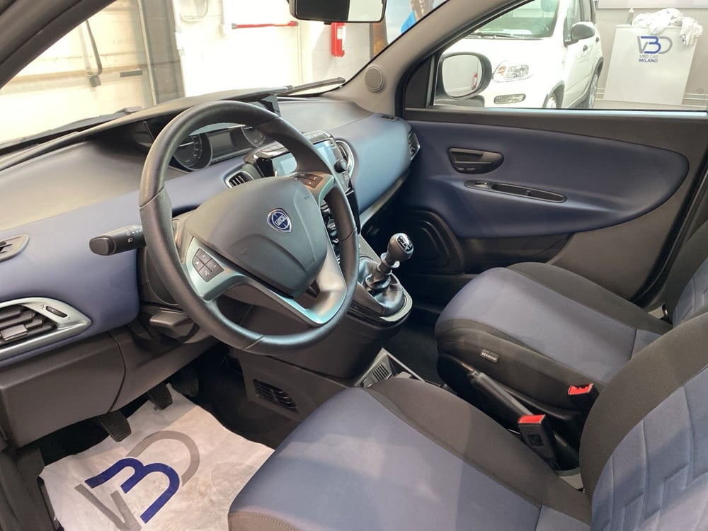 Lancia Ypsilon usata a Milano (9)