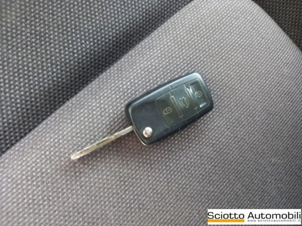 Volkswagen New Beetle usata a Messina (18)