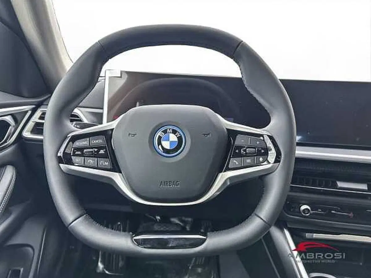 BMW i4 nuova a Viterbo (14)