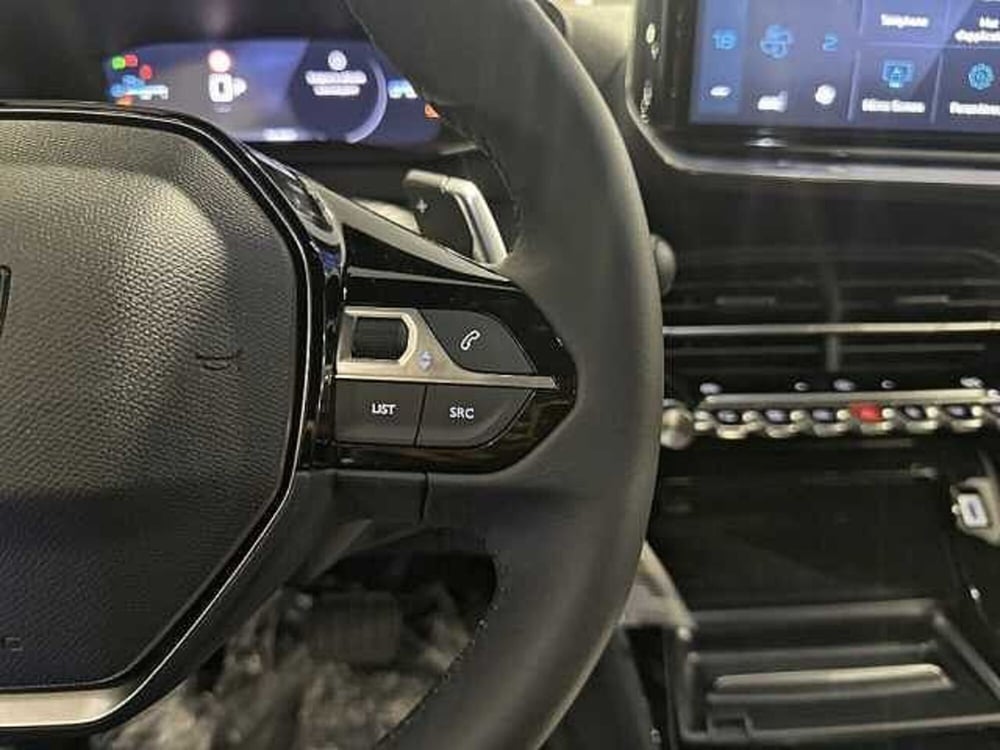 Peugeot 2008 nuova a Ravenna (16)