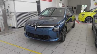 Lancia Ypsilon 51kWh Edizione Cassina del 2025 usata a Legnano