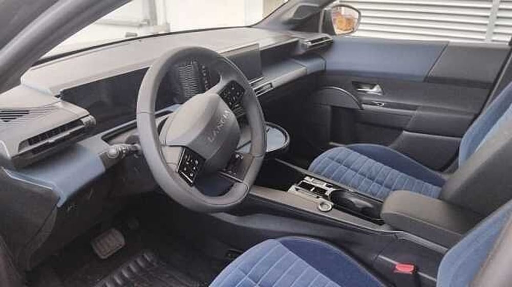 Lancia Ypsilon usata a Milano (11)