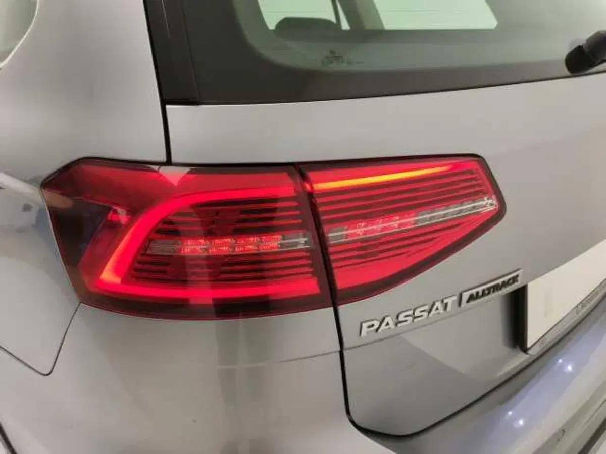 Volkswagen Passat Variant usata a Avellino (13)