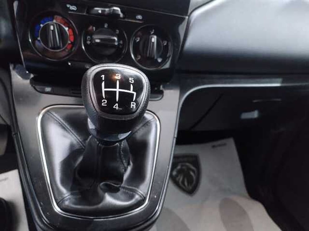 Lancia Ypsilon usata a Lecce (10)
