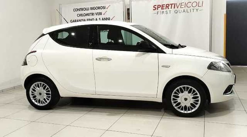 Lancia Ypsilon usata a Lecce (2)