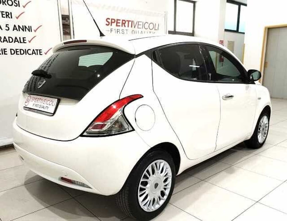 Lancia Ypsilon usata a Lecce (3)