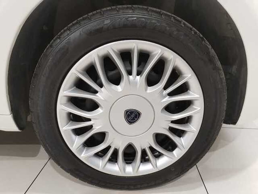 Lancia Ypsilon usata a Lecce (4)