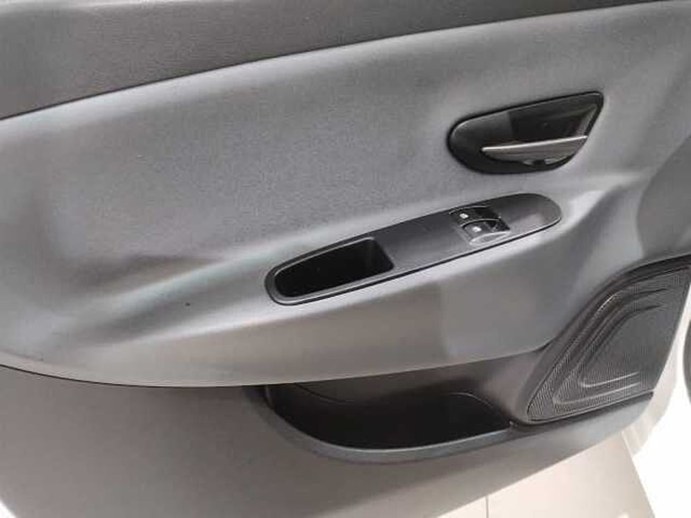 Lancia Ypsilon usata a Lecce (5)