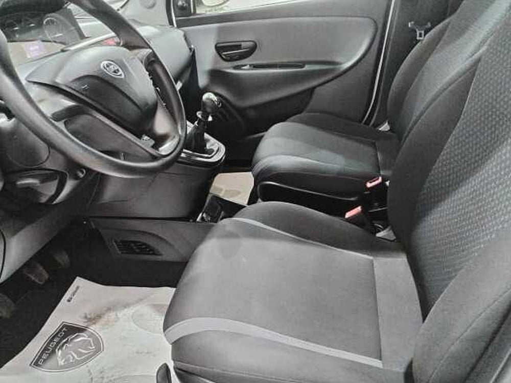 Lancia Ypsilon usata a Lecce (6)