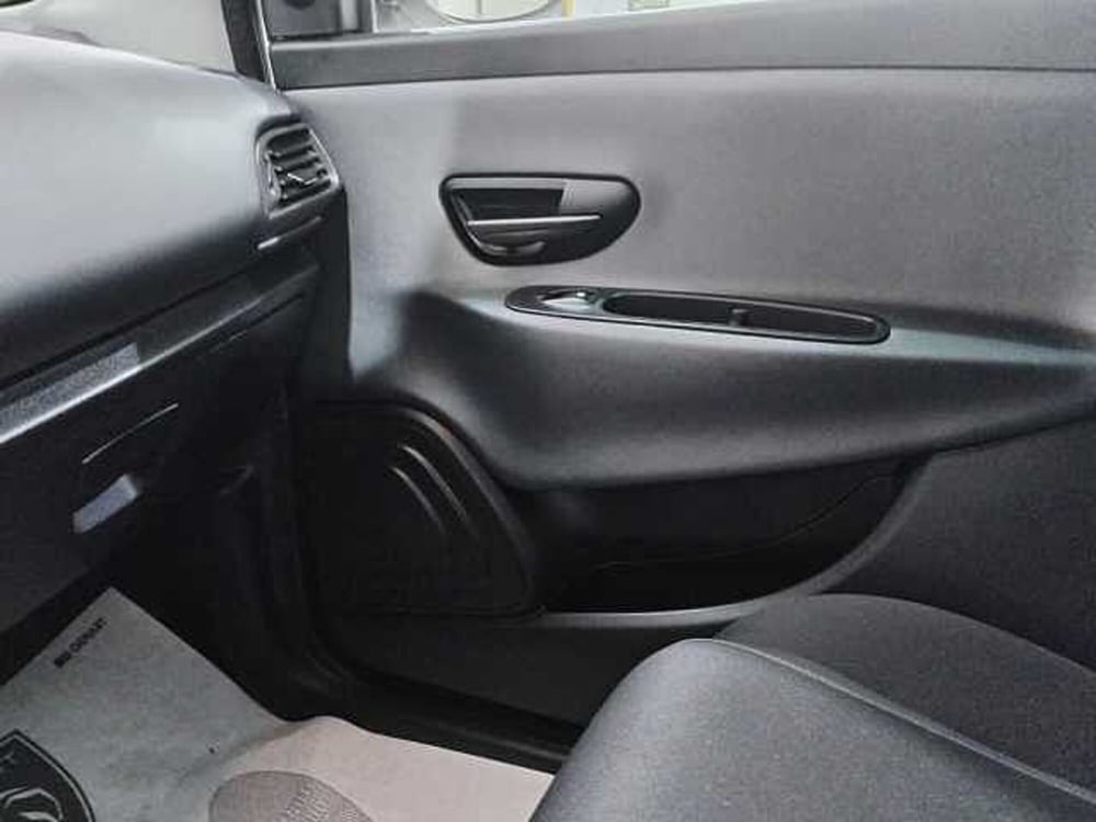 Lancia Ypsilon usata a Lecce (7)