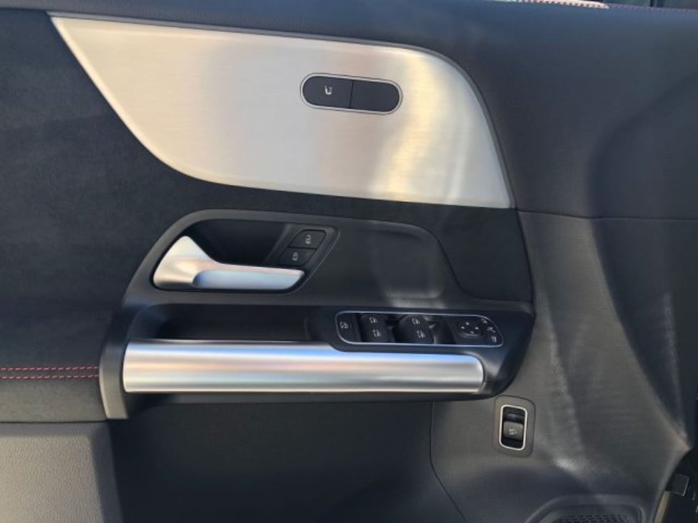 Mercedes-Benz GLA SUV nuova a Potenza (12)
