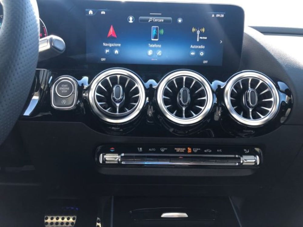 Mercedes-Benz GLA SUV nuova a Potenza (17)