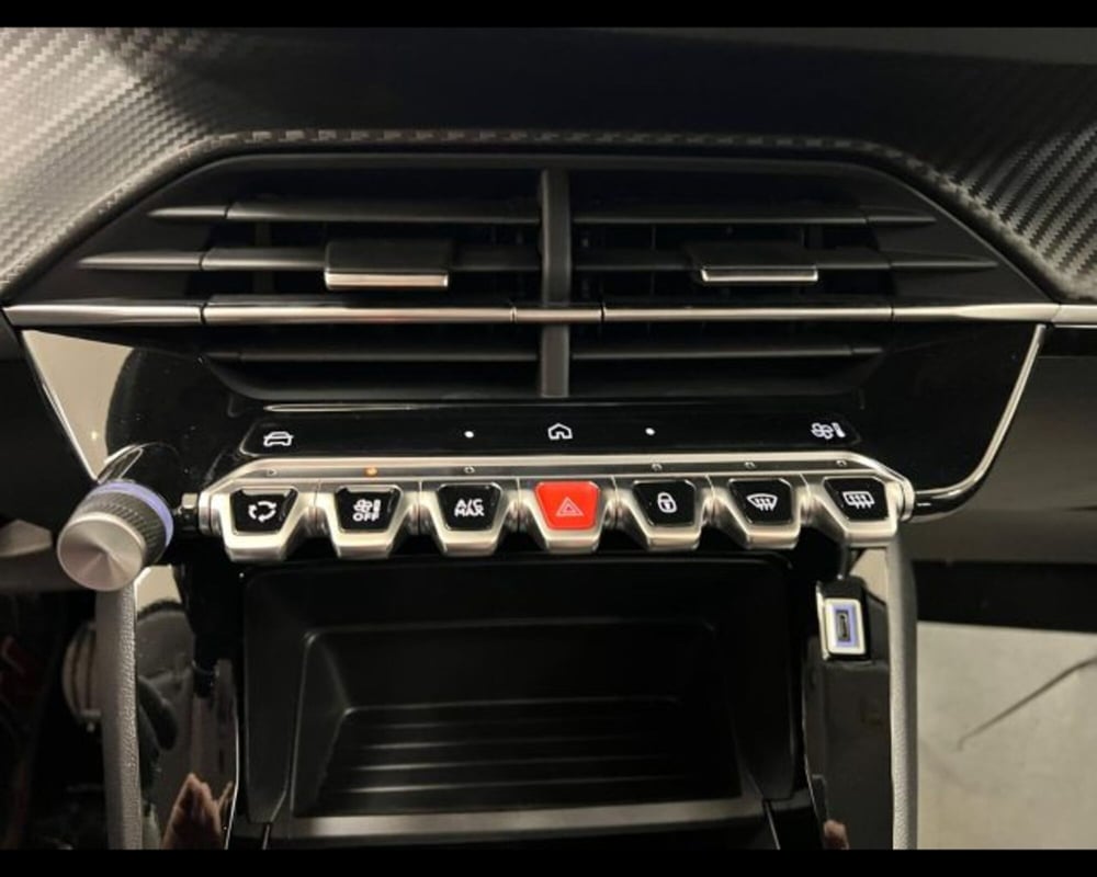 Peugeot 208 nuova a Alessandria (17)