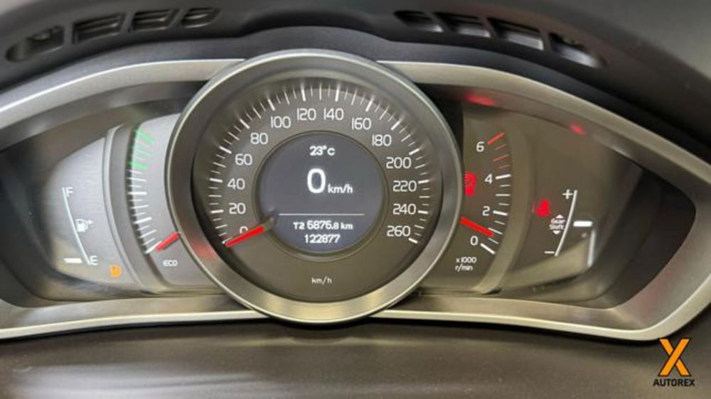Volvo V40 Cross Country usata a Varese (9)